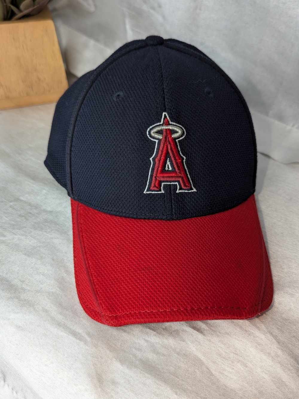 New Era 39THIRTY Los Angeles Angels MLB Baseball Cap Navy/Red Youth One Size